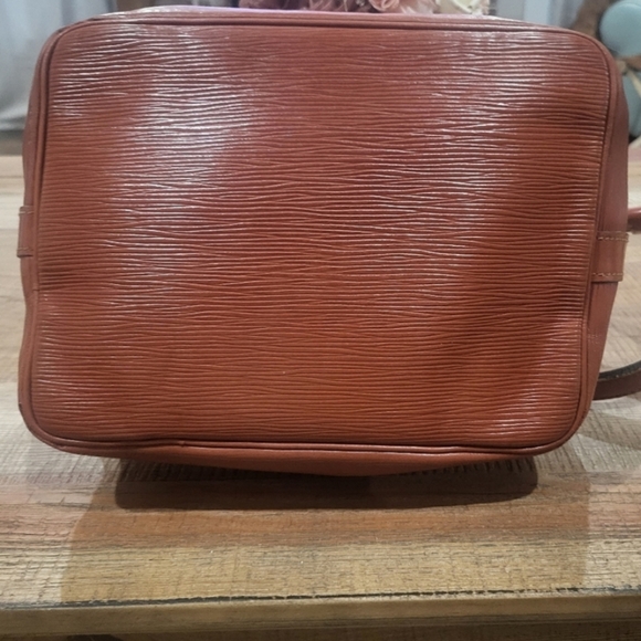 LV Epi Noe bag PM - Picture 6 of 13